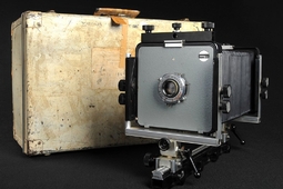 Wielkoformatowy aparat Ansela Adamsa trafi na aukcję